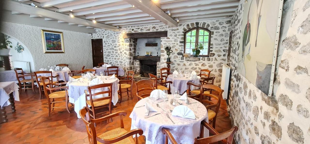 Fasthotel Oloron Hostellerie Du Paon Blanc Lurbe-Saint-Christau Exterior photo